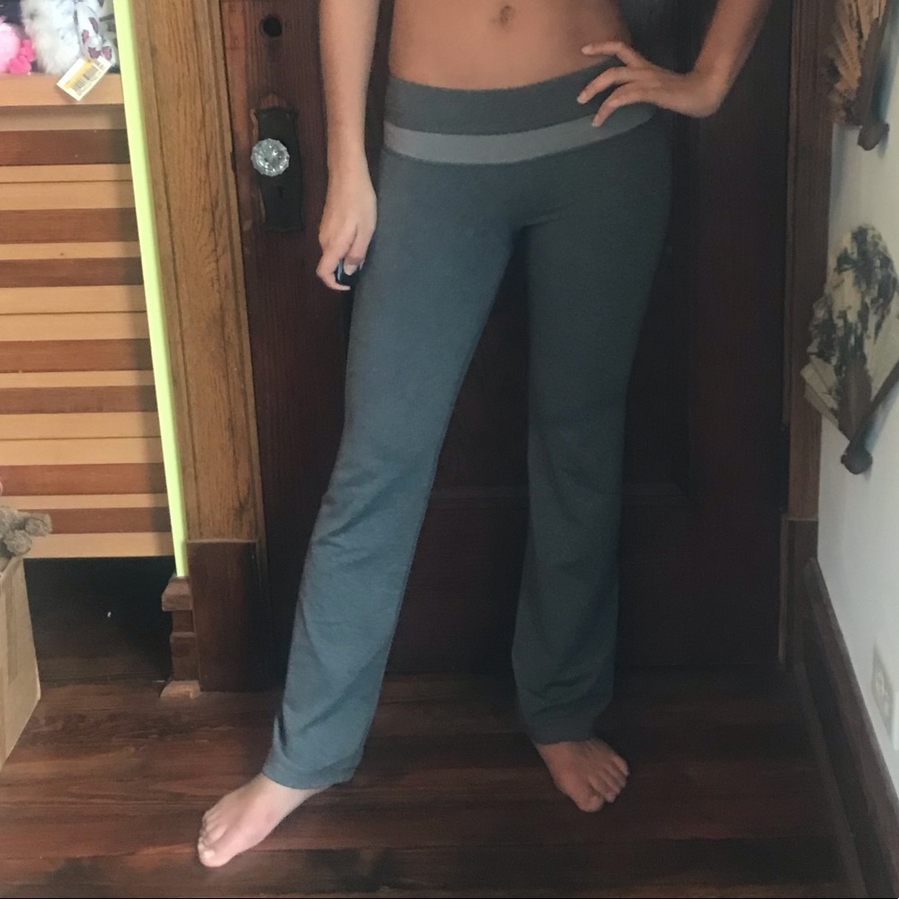 Sz 4-6 gray Lululemon yoga pants